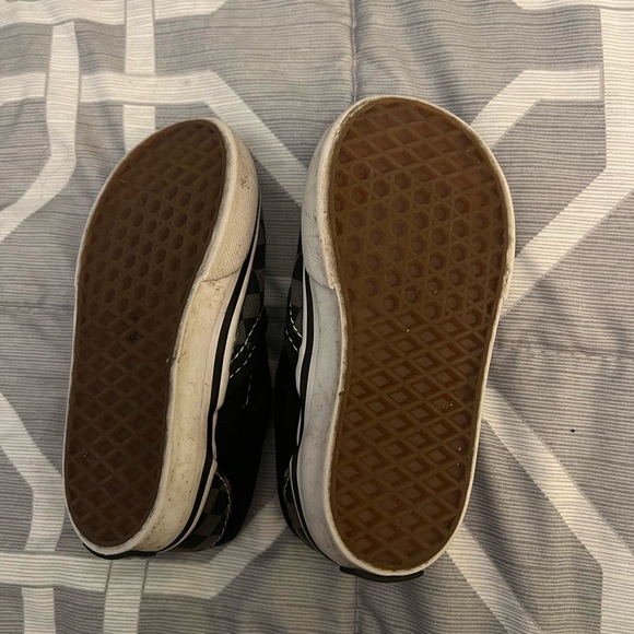 Vans - Picture 2 of 4